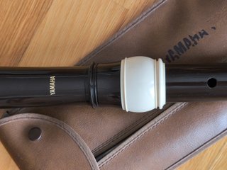 Flauta dulce Yamaha negra YRT-304BII con funda
