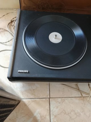 Tocadiscos Philips con altavoces