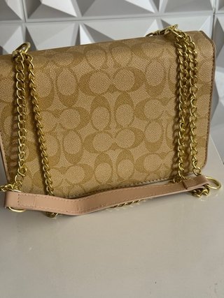 Bandolera coach con charm de cerezas