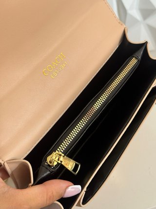 Bandolera coach con charm de cerezas