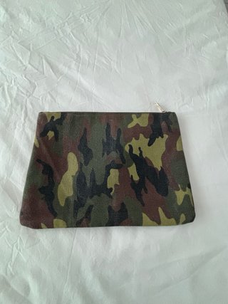 Bolso de mano militar con parches