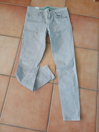 Pantaloni grigi