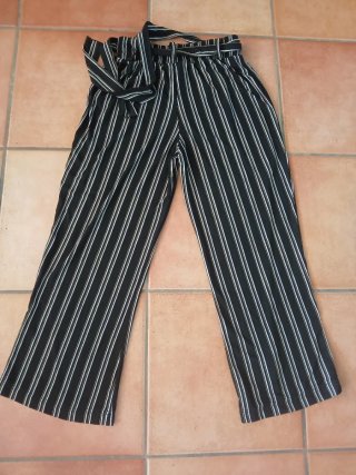Pantaloni a righe bianche e nere