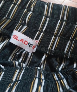 Pantaloni a righe bianche e nere
