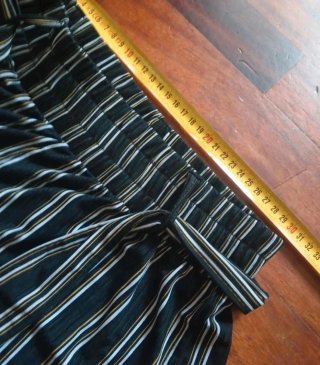 Pantaloni a righe bianche e nere