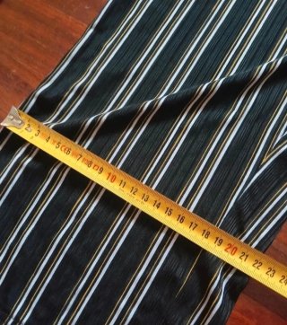 Pantaloni a righe bianche e nere