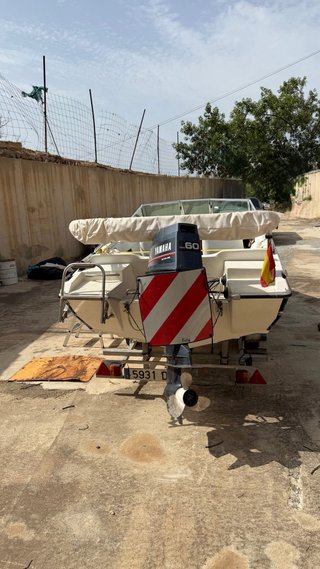 Barco Glastron La Raya 470