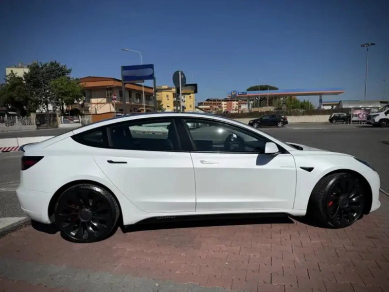 Tesla Model 3 - foto 1