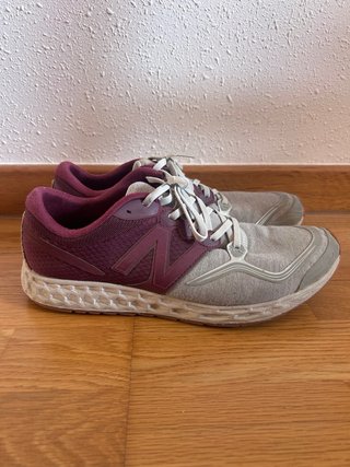 New Balance Fresh Foam grises y granates