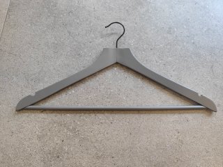 Percha de madera gris para adulto (10 unidades)