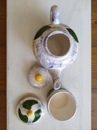 Teiera e zuccheriera in ceramica - decorazioni con