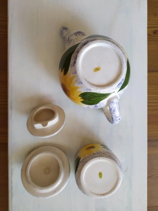 Teiera e zuccheriera in ceramica - decorazioni con