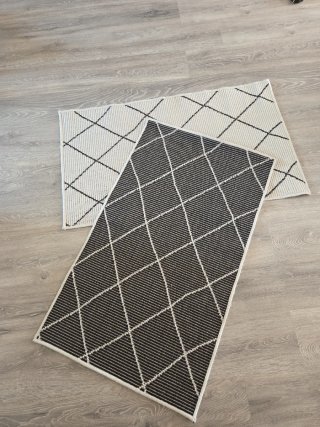 2 alfombras de tela beige y negro