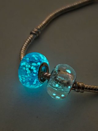 2 Charm Luminoso vetro Blu/ rosa che si illuminano