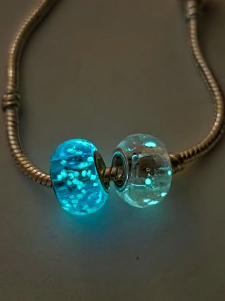 2 Charm Luminoso vetro Blu/ rosa che si illuminano