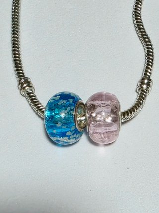 2 Charm Luminoso vetro Blu/ rosa che si illuminano