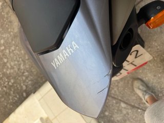 Yamaha R1 Gris Deportiva