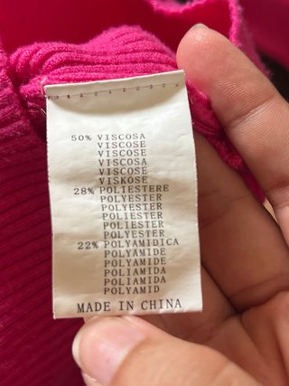 Camiseta rosa manga larga con botones dorados