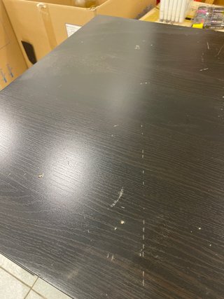 Mesa de centro negra de madera
