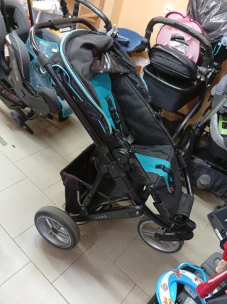 Silla de paseo azul y negra