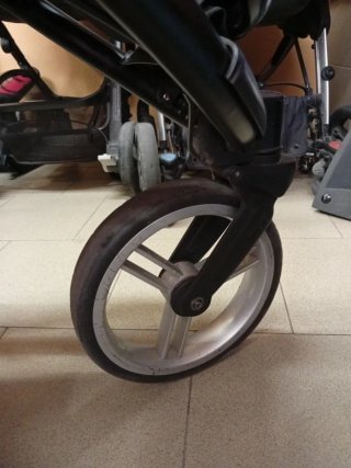 Silla de paseo azul y negra