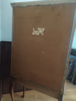 Mueble alacena de madera con cristal