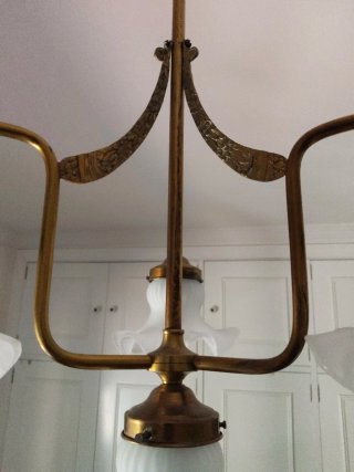 Lámpara de bronce antigua