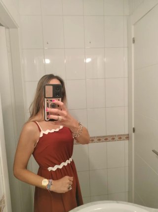 Vestido largo teja con volantes