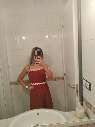 Vestido largo teja con volantes