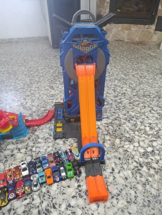 Lote Hot Wheels: Pistas y Coches