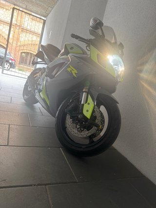 Moto Deportiva Negra y Verde