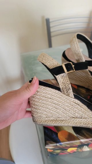 Sandalias cuña negras chika10