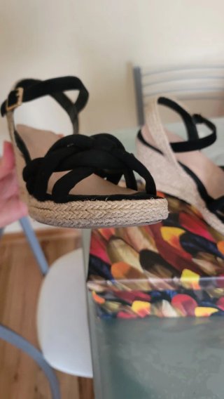 Sandalias cuña negras chika10