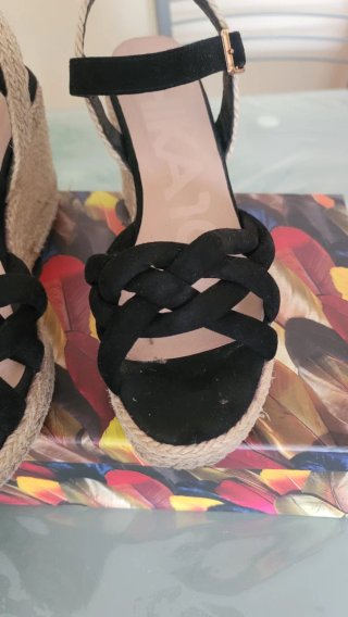 Sandalias cuña negras chika10