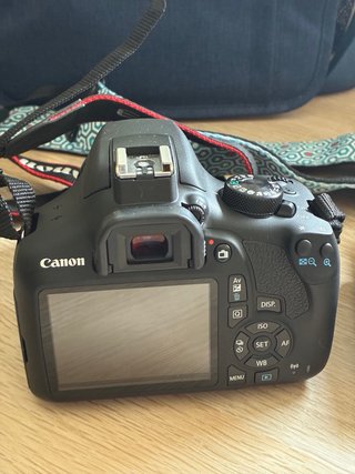 Cámara Canon EOS 1300D+Objetivo EFS 18-55mm+Funda