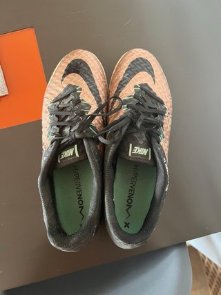 Botas de Ricardinho usadas y firmadas.