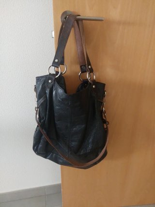 Bolso de piel negro