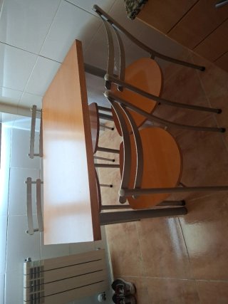 Mesa de cocina y 4 sillas