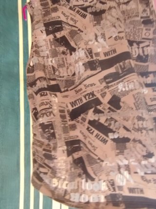 Camiseta Bershka S/36/8 Newspaper Print