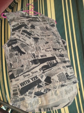 Camiseta Bershka S/36/8 Newspaper Print