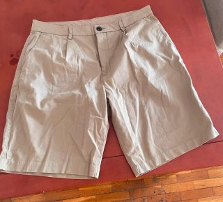 Bermuda elegante color crema