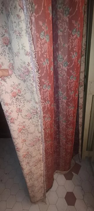 Cortinas de satén doradas