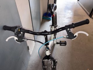 Bicicleta blanca infantil/juvenil