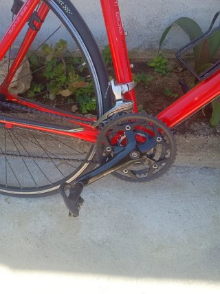 Bicicleta de carretera Triban Roja