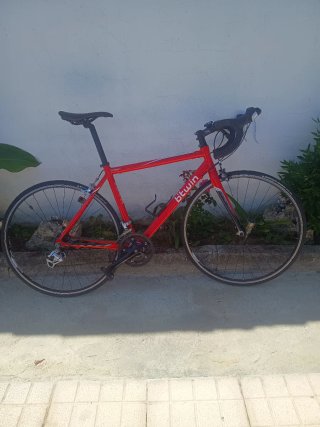 Bicicleta de carretera Triban Roja