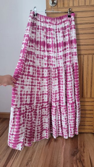 Falda larga tye die blanco y fucsia