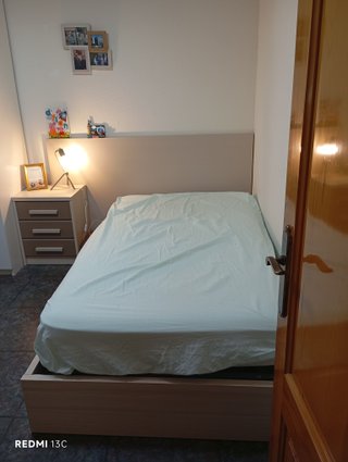 Armario, cama abatible, cabecero, mesita, cómoda