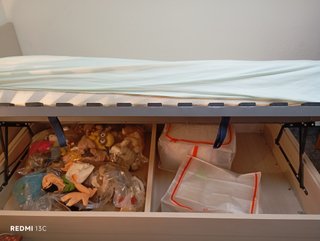 Armario, cama abatible, cabecero, mesita, cómoda