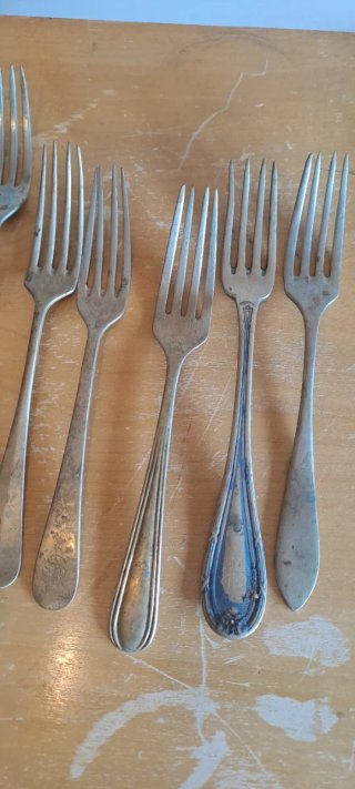 Cubiertos antiguos de metal