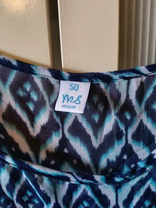 Blusa ligera estampada azul y blanco
